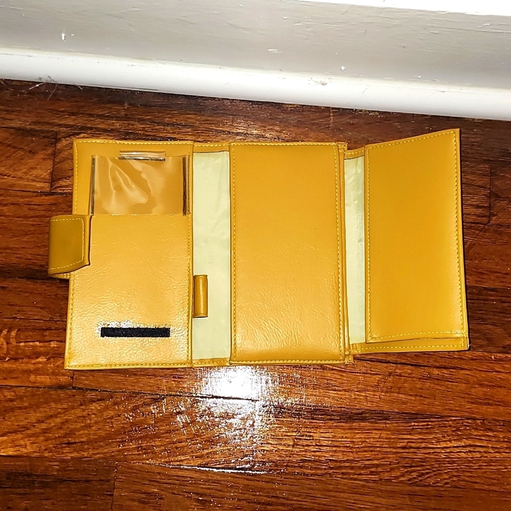 ๐ Fun Fall Golden Yellow Wallet - Picture 3 of 6